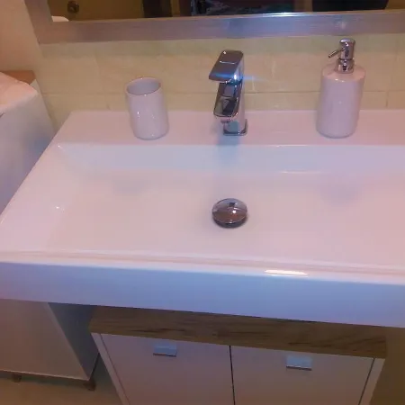 アパート Tomjohn